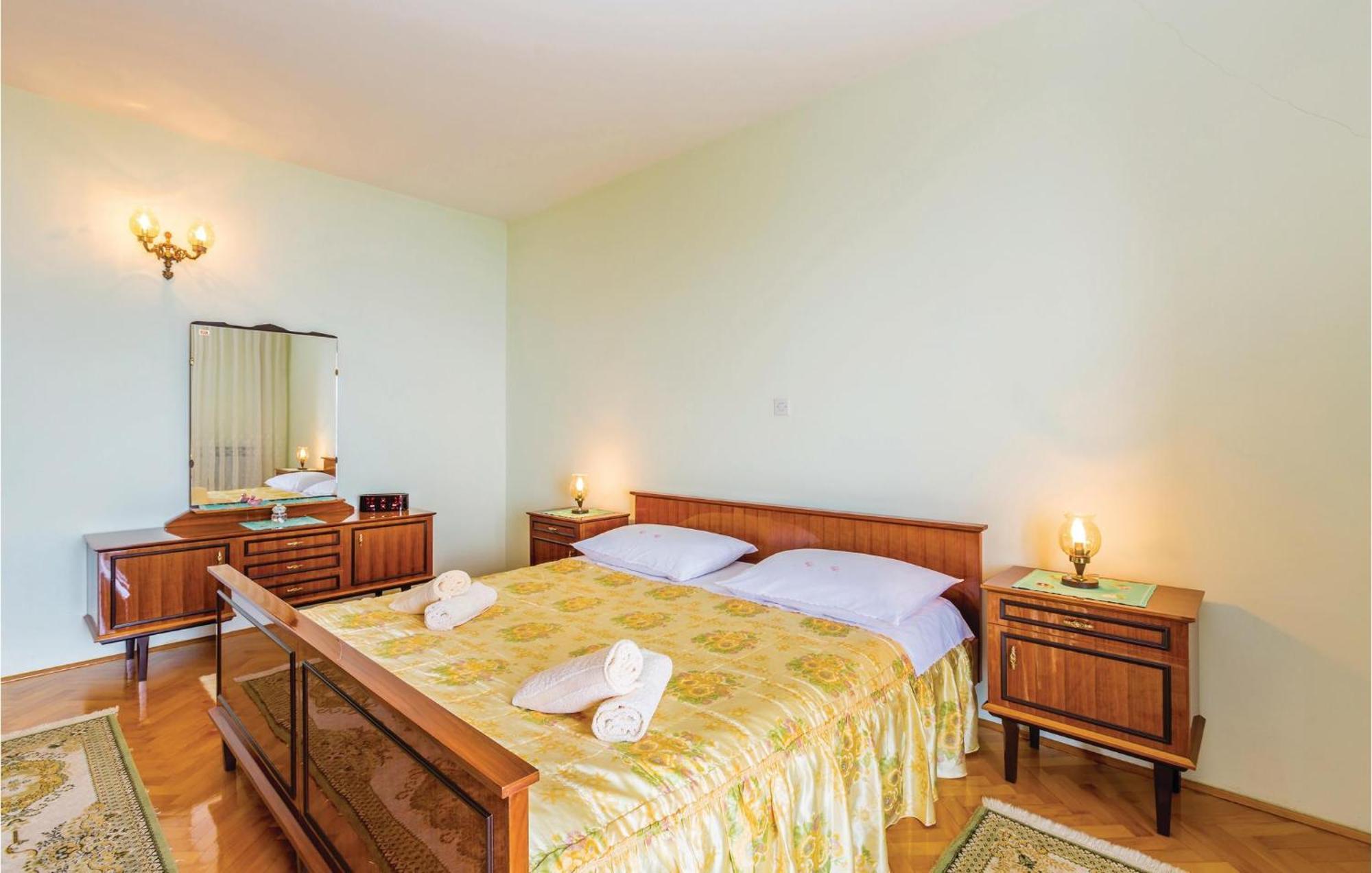 2 Bedroom Lovely Apartment In 로브란 외부 사진