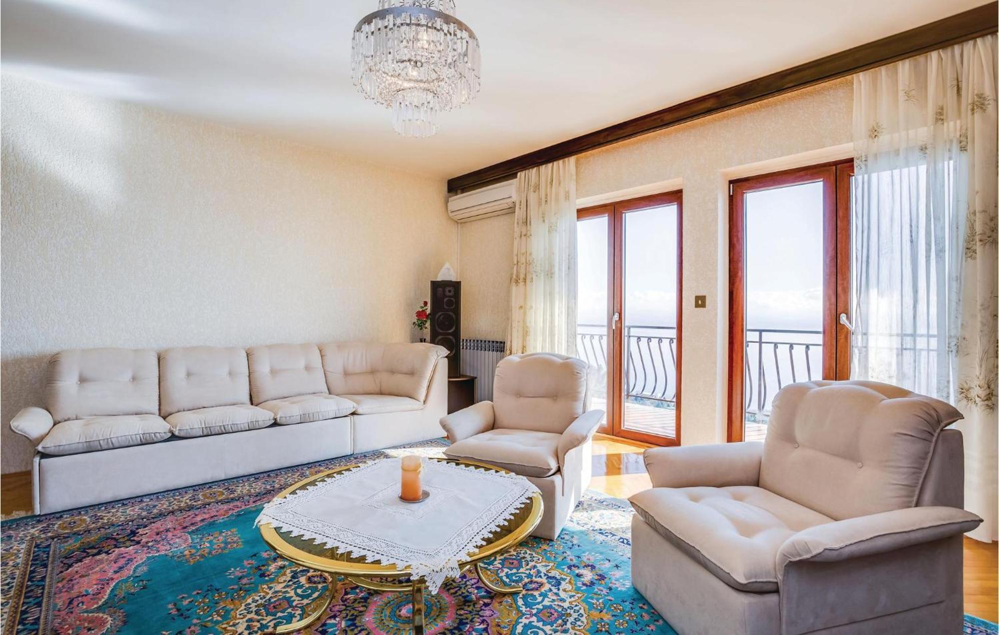 2 Bedroom Lovely Apartment In 로브란 외부 사진