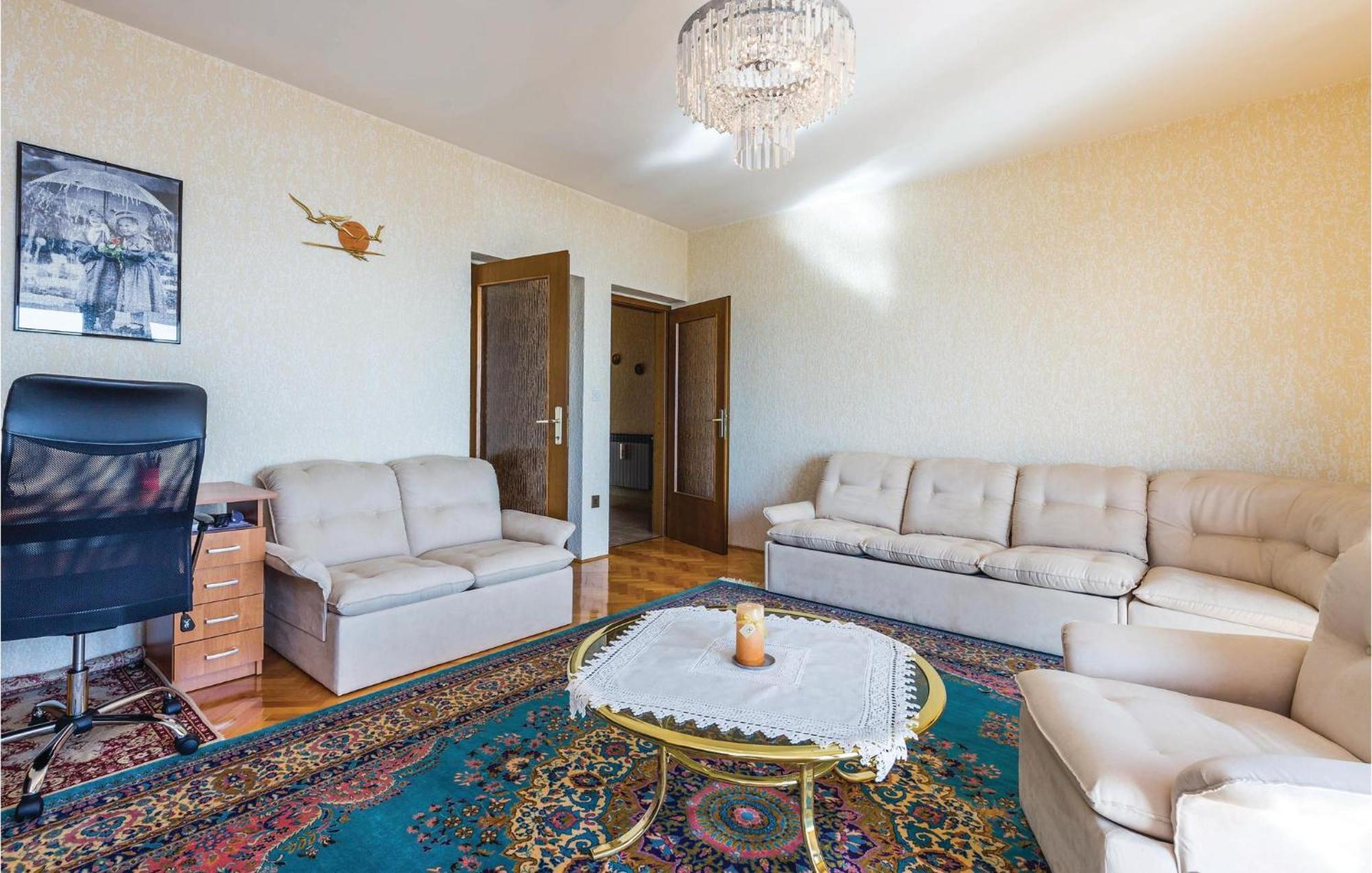 2 Bedroom Lovely Apartment In 로브란 외부 사진