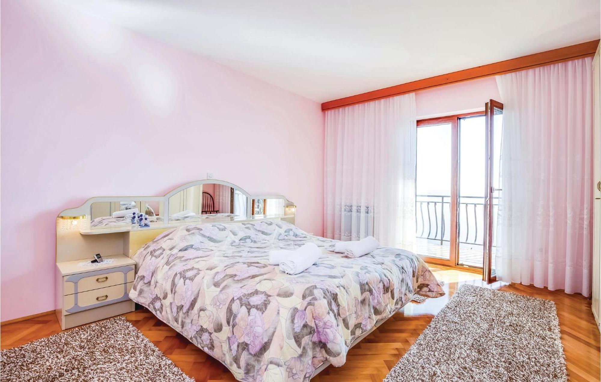 2 Bedroom Lovely Apartment In 로브란 외부 사진
